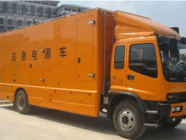 榆次冬季柴油发电机启动前，如何检查燃油系统中的积水？